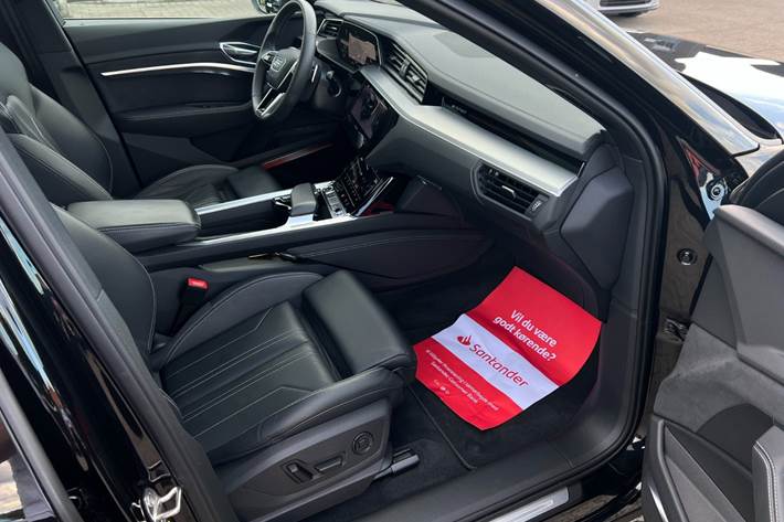 Sort Audi e-tron fra 2023