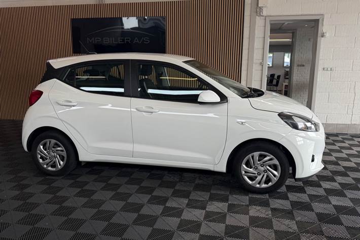 Hvid Hyundai i10 fra 2021