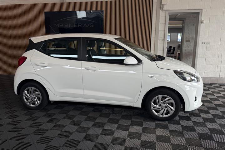 Hvid Hyundai i10 fra 2021