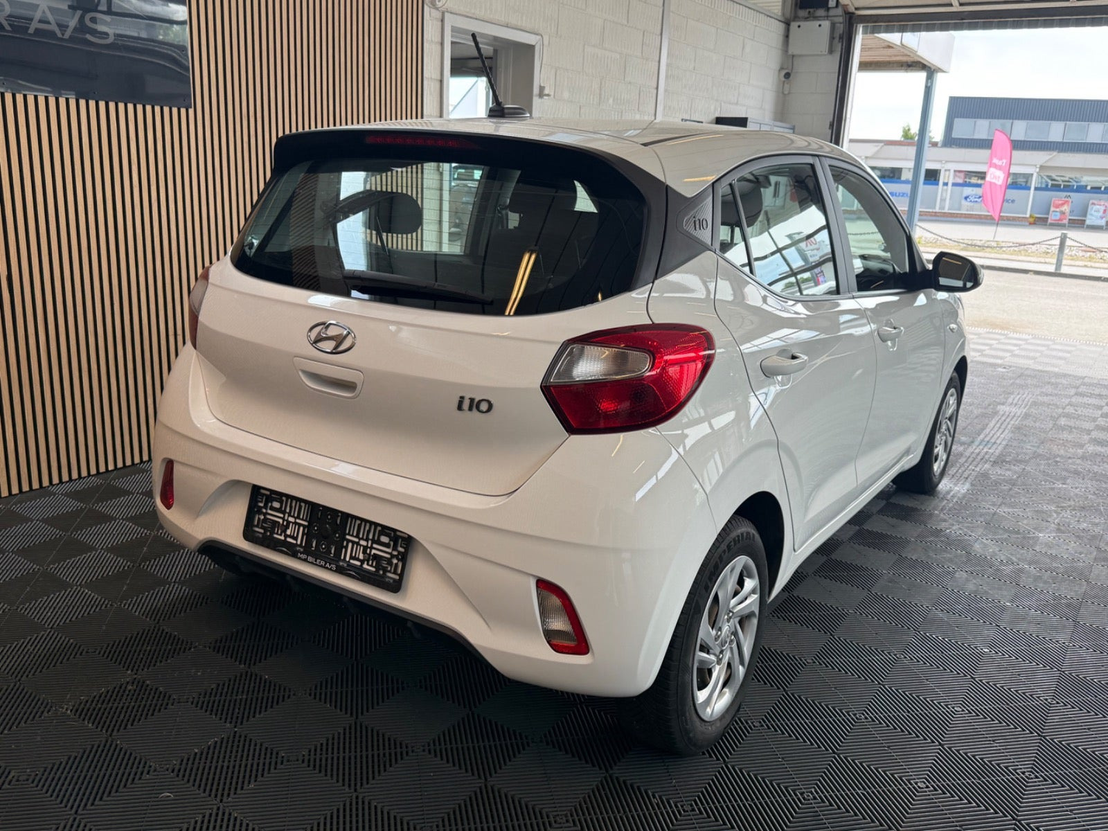 Hvid Hyundai i10 fra 2021