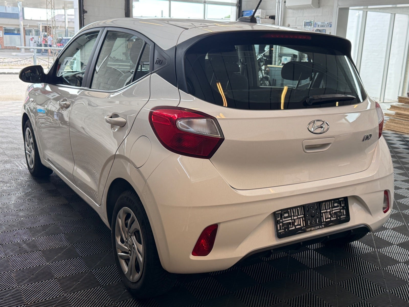 Hvid Hyundai i10 fra 2021