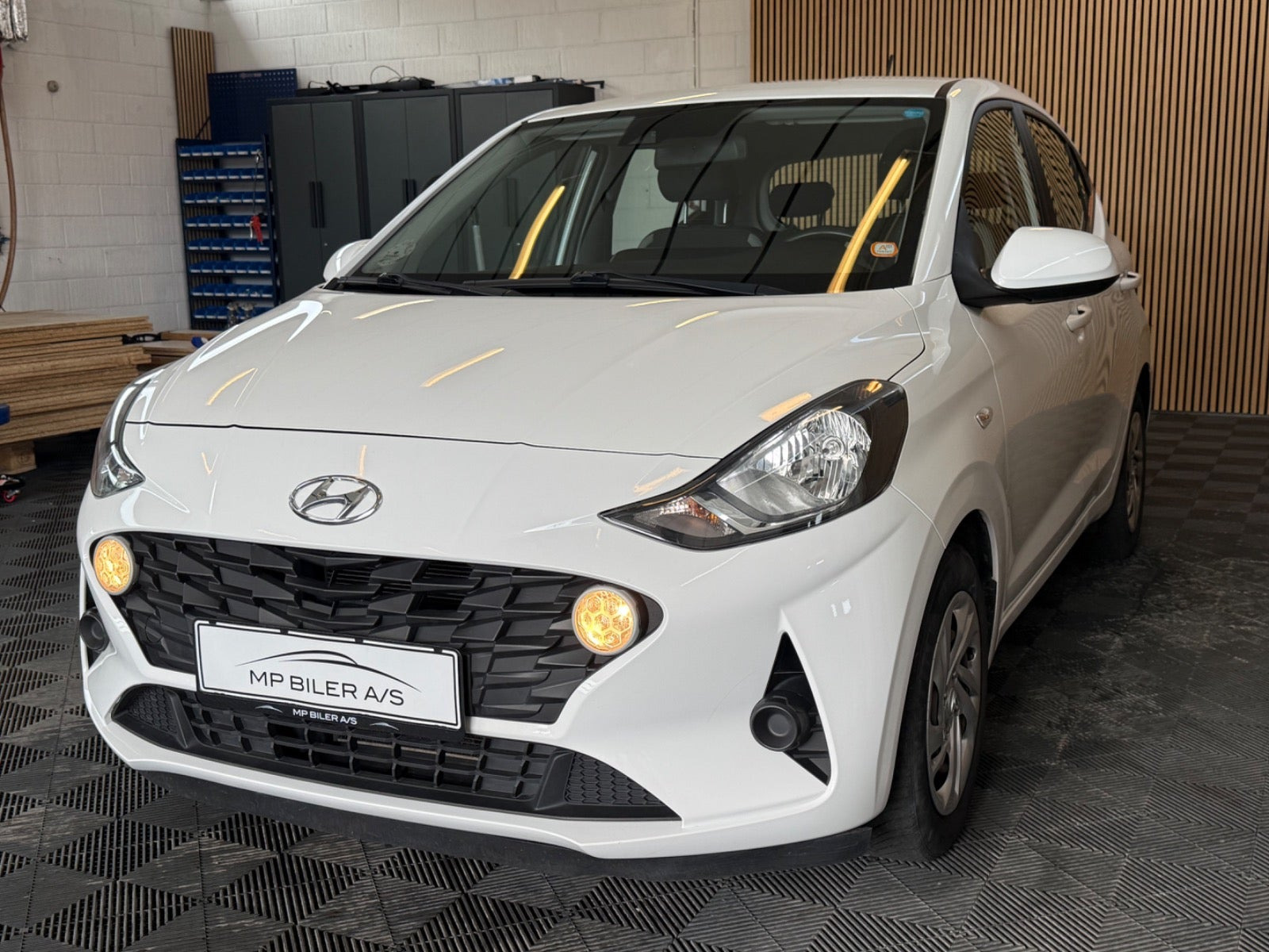 Hvid Hyundai i10 fra 2021