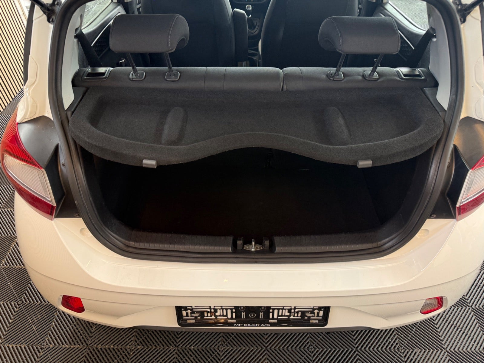 Hvid Hyundai i10 fra 2021