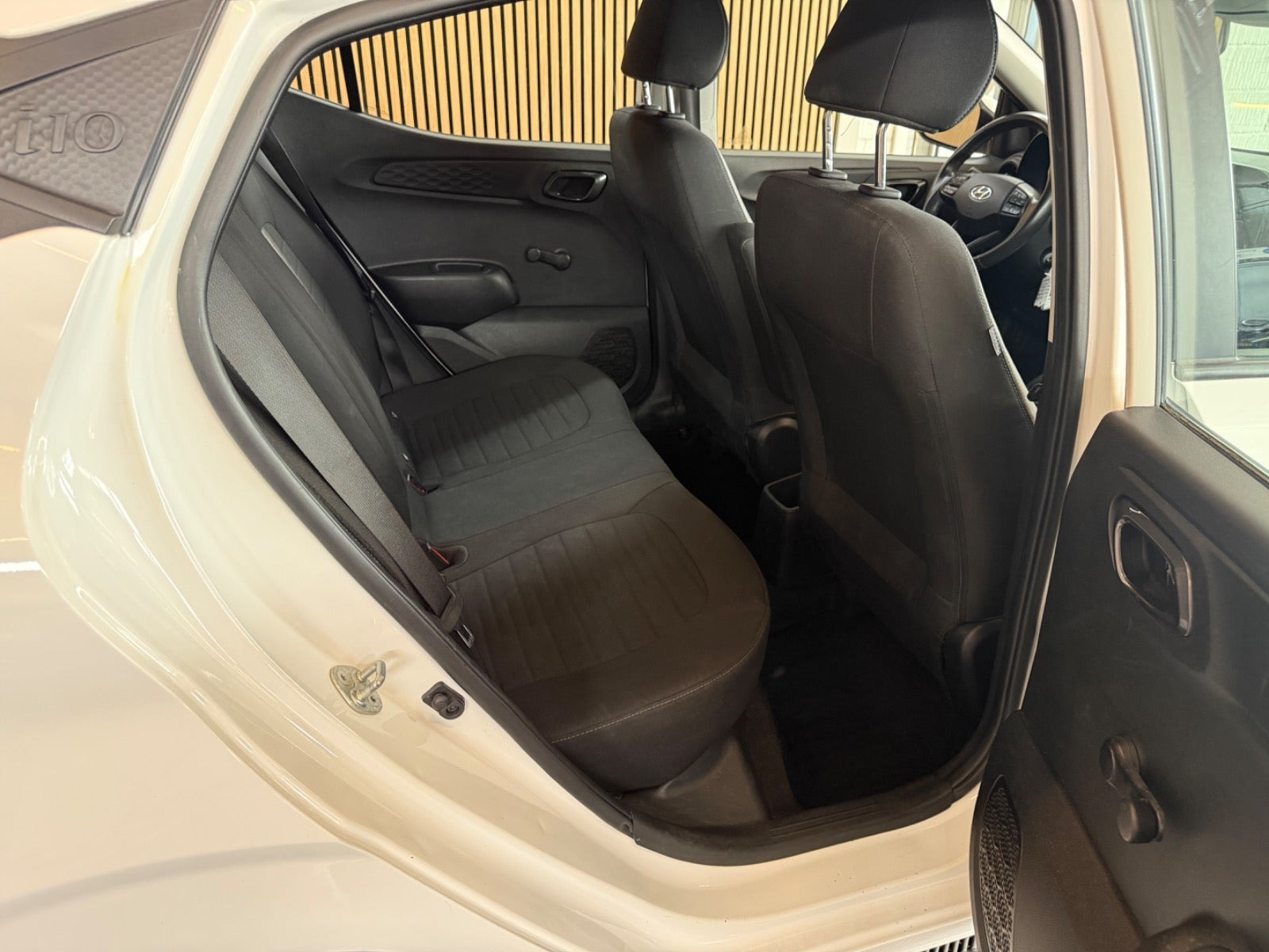 Hvid Hyundai i10 fra 2021