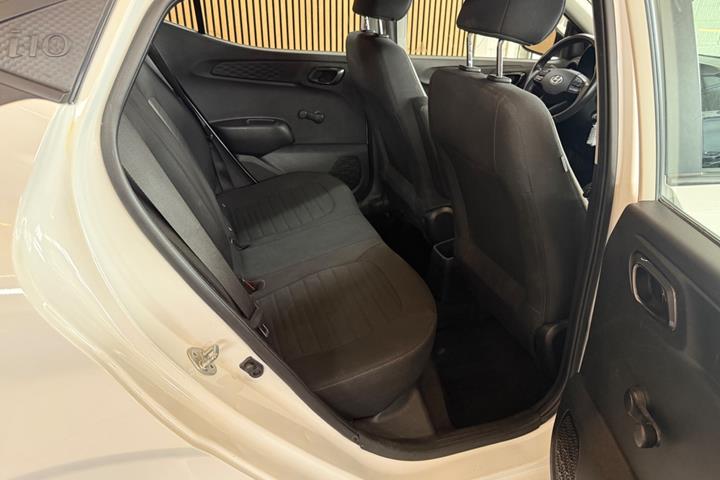 Hvid Hyundai i10 fra 2021