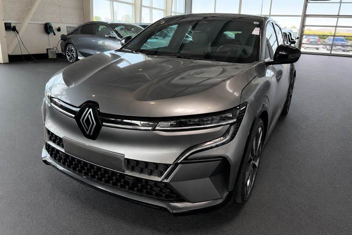 Grå Renault Megane E-Tech fra 2023