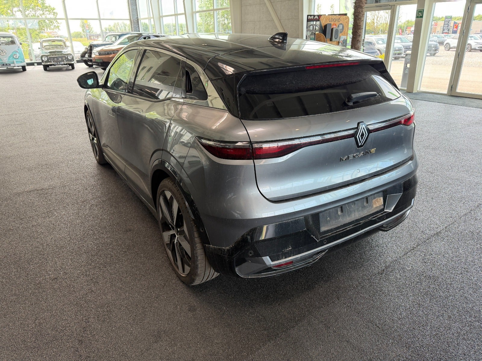Grå Renault Megane E-Tech fra 2023