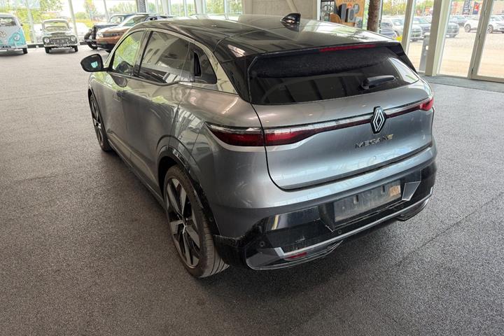 Grå Renault Megane E-Tech fra 2023