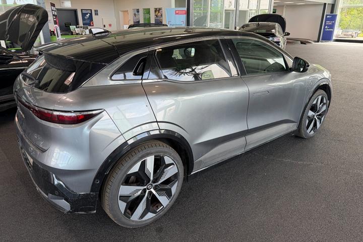 Grå Renault Megane E-Tech fra 2023