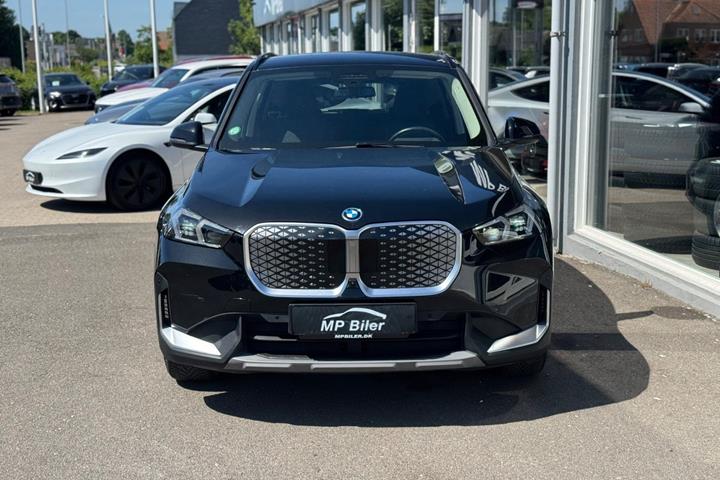 Sort BMW iX1 fra 2024