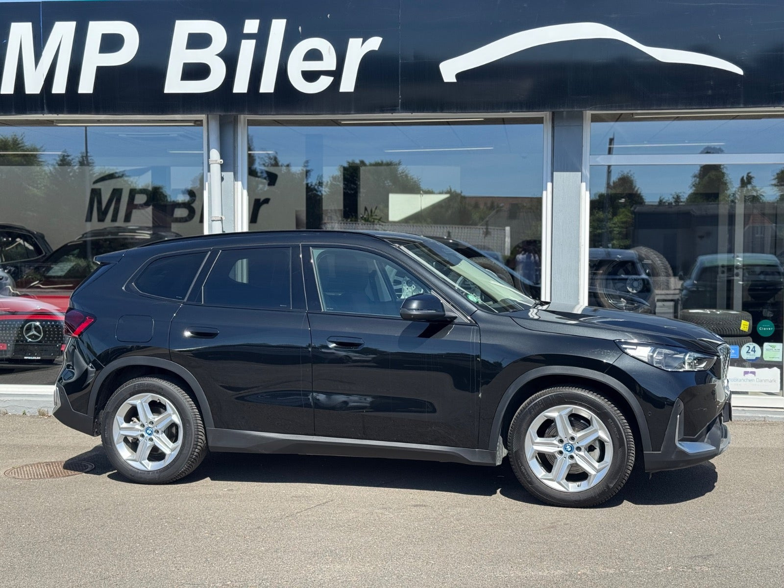 Sort BMW iX1 fra 2024