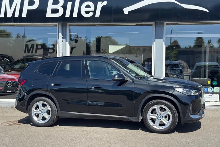 Sort BMW iX1 fra 2024