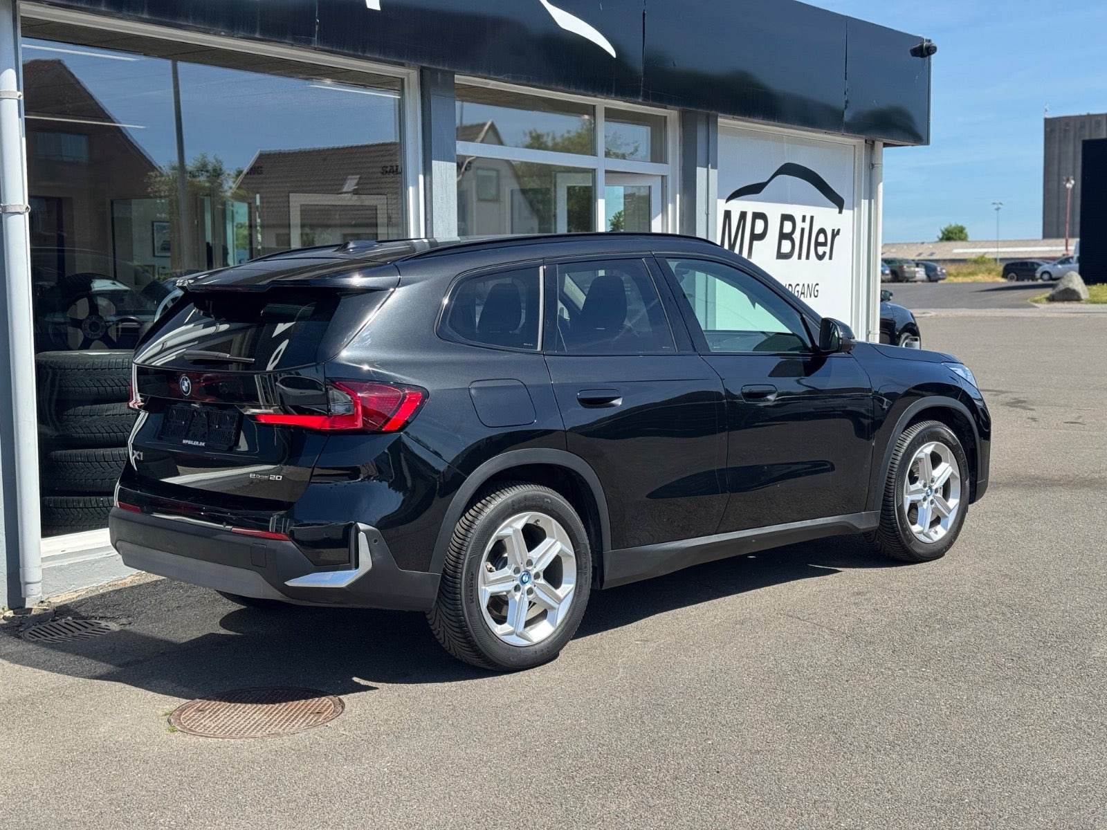 Sort BMW iX1 fra 2024