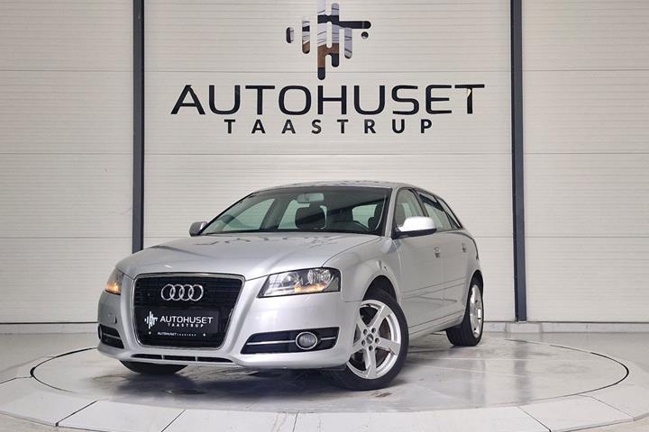Sølv Audi A3 fra 2011 set udefra