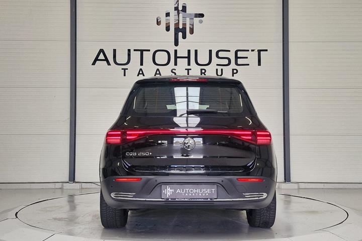 Sort Mercedes EQB250+ fra 2024