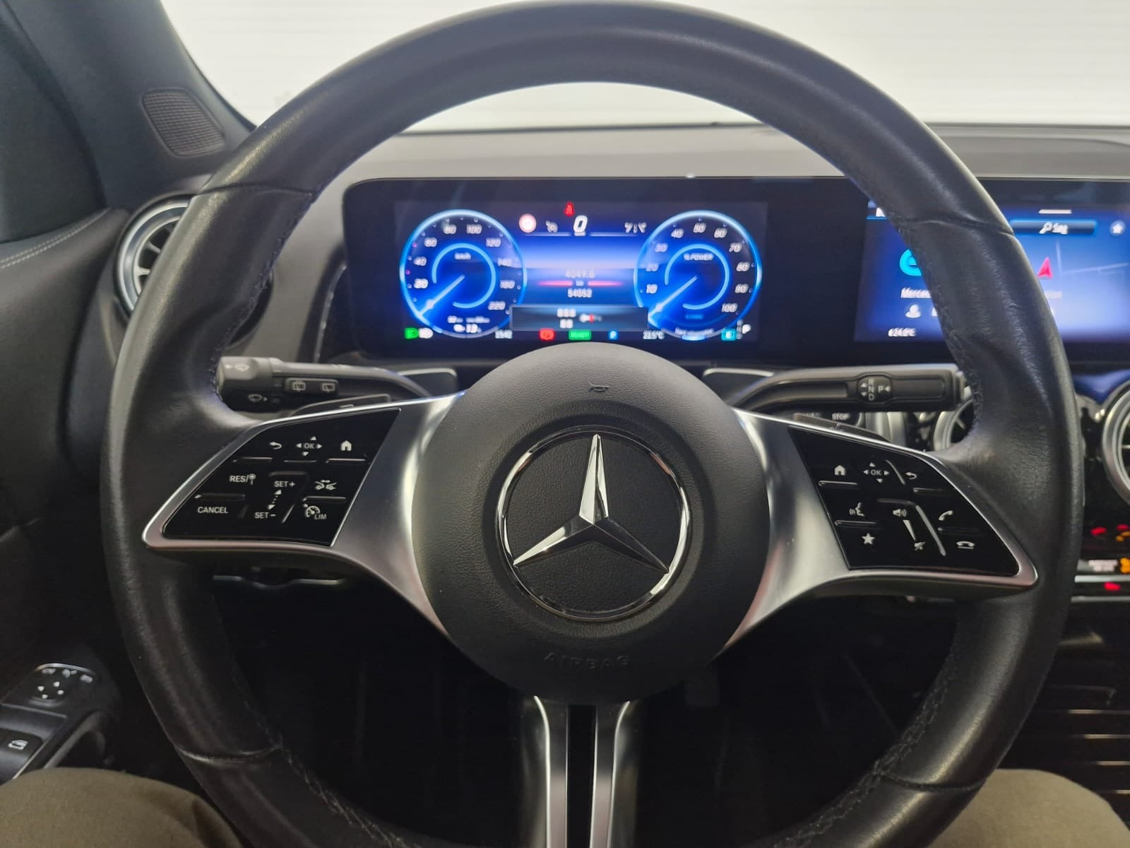 Sort Mercedes EQB250+ fra 2024