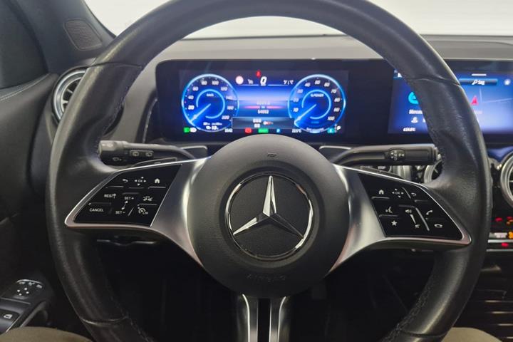 Sort Mercedes EQB250+ fra 2024