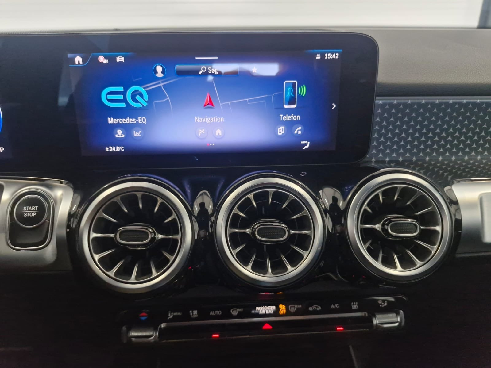 Sort Mercedes EQB250+ fra 2024