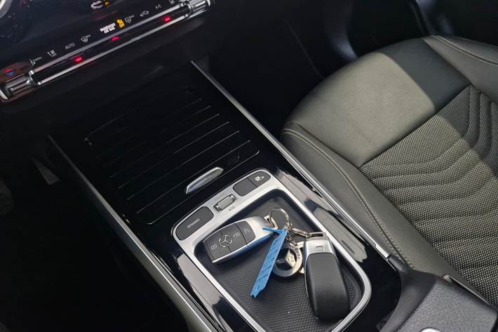 Sort Mercedes EQB250+ fra 2024