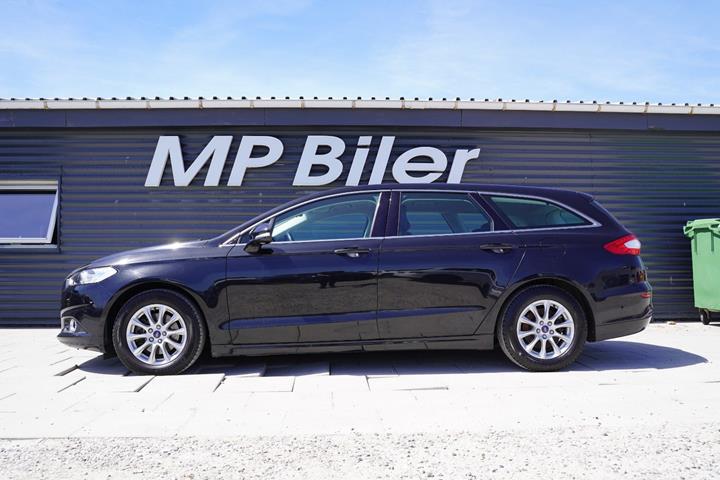 Grå Ford Mondeo fra 2015