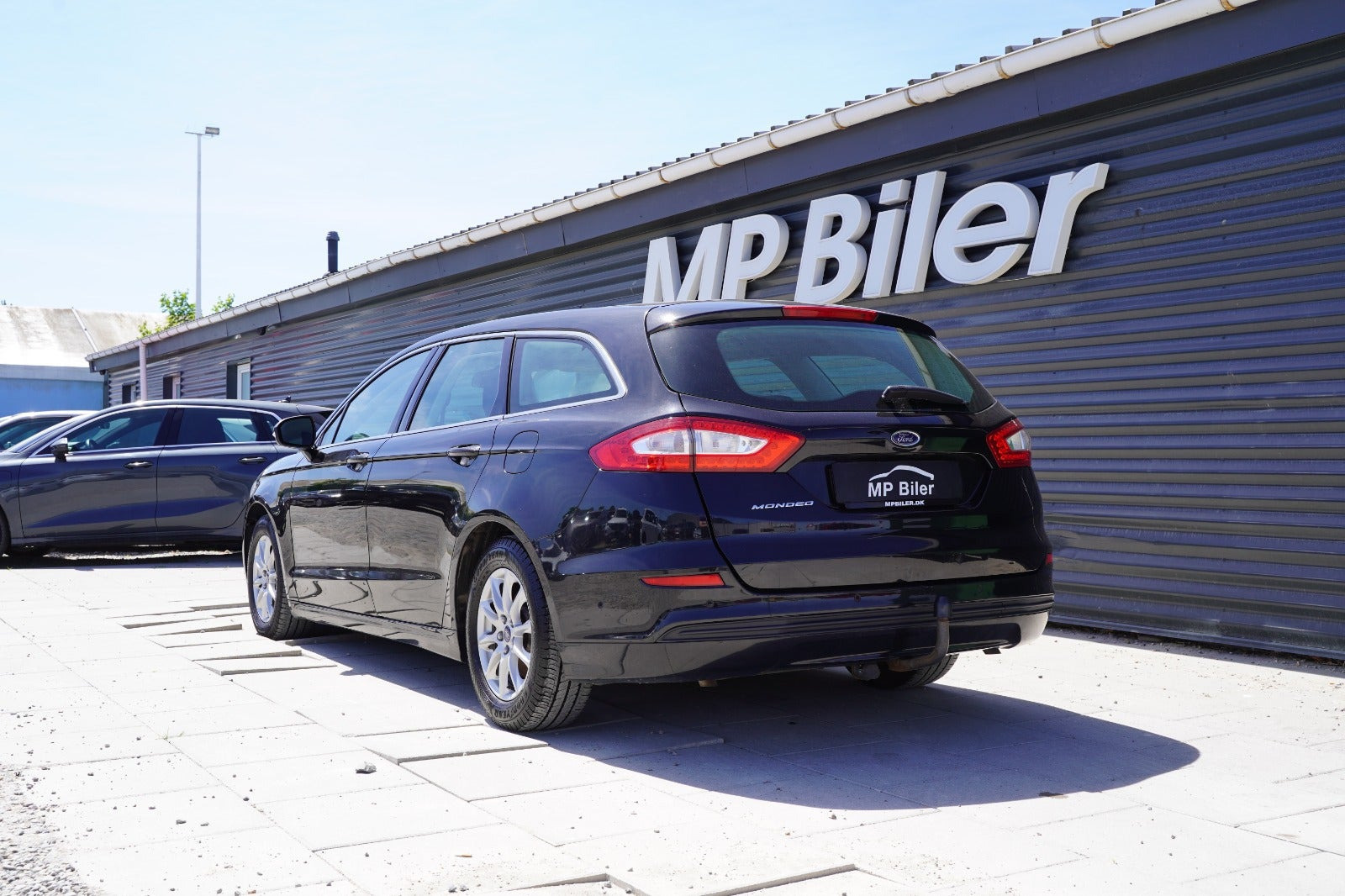 Grå Ford Mondeo fra 2015
