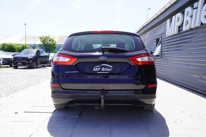 Grå Ford Mondeo fra 2015