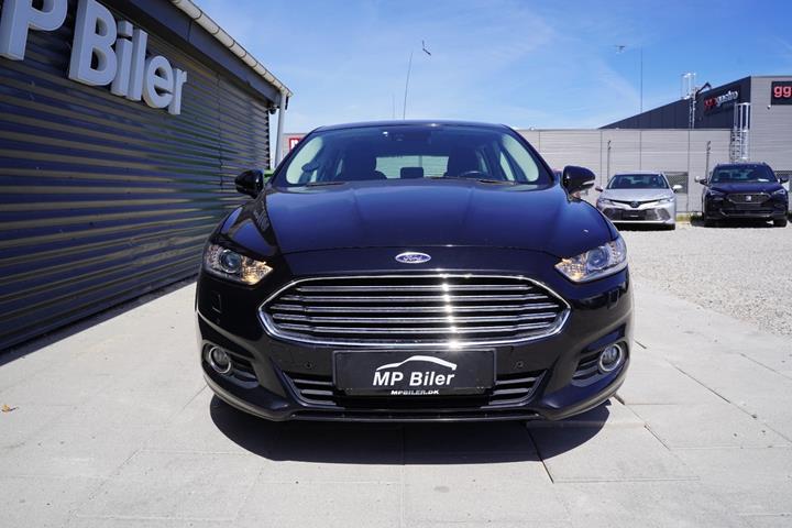 Grå Ford Mondeo fra 2015