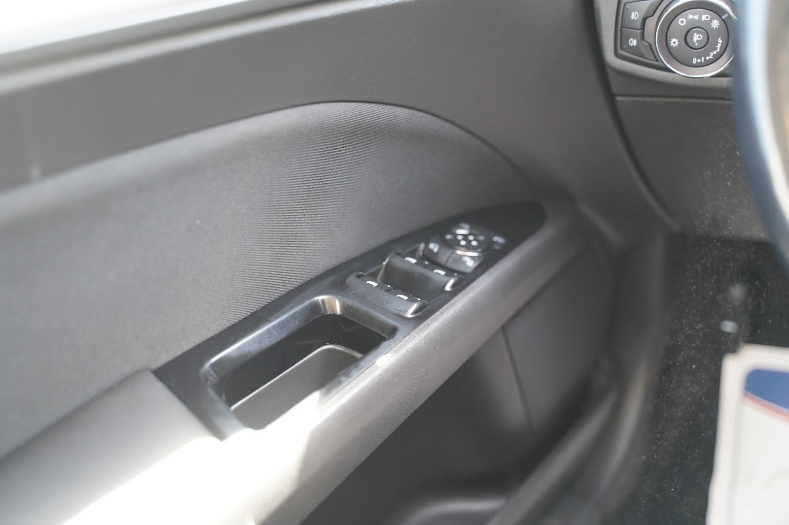 Grå Ford Mondeo fra 2015