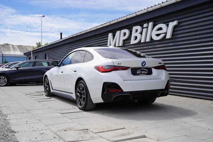Hvid BMW i4 fra 2024