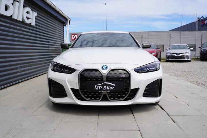 Hvid BMW i4 fra 2024