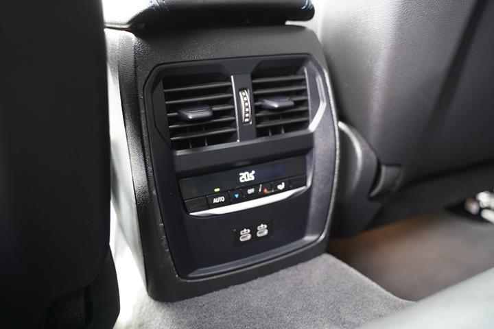 Hvid BMW i4 fra 2024