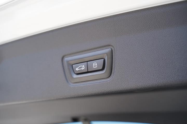 Hvid BMW i4 fra 2024