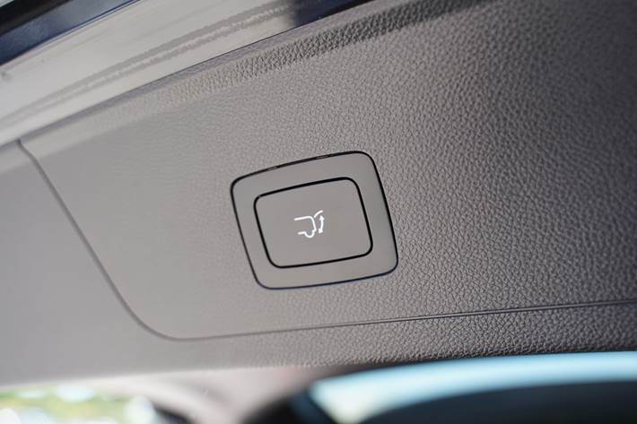 Sort Maxus Euniq6 fra 2024