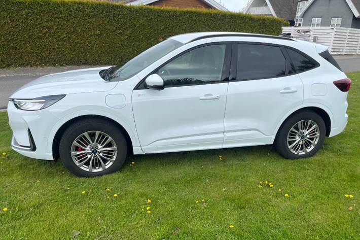 Hvid Ford Kuga fra 2024