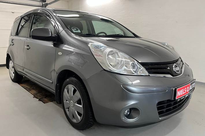 Grå Nissan Note fra 2011