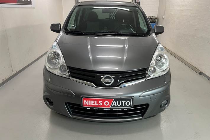 Grå Nissan Note fra 2011