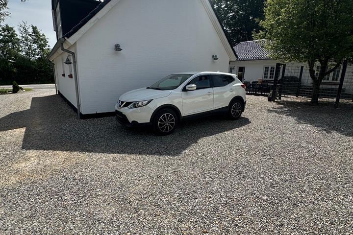 Hvid Nissan Qashqai fra 2014