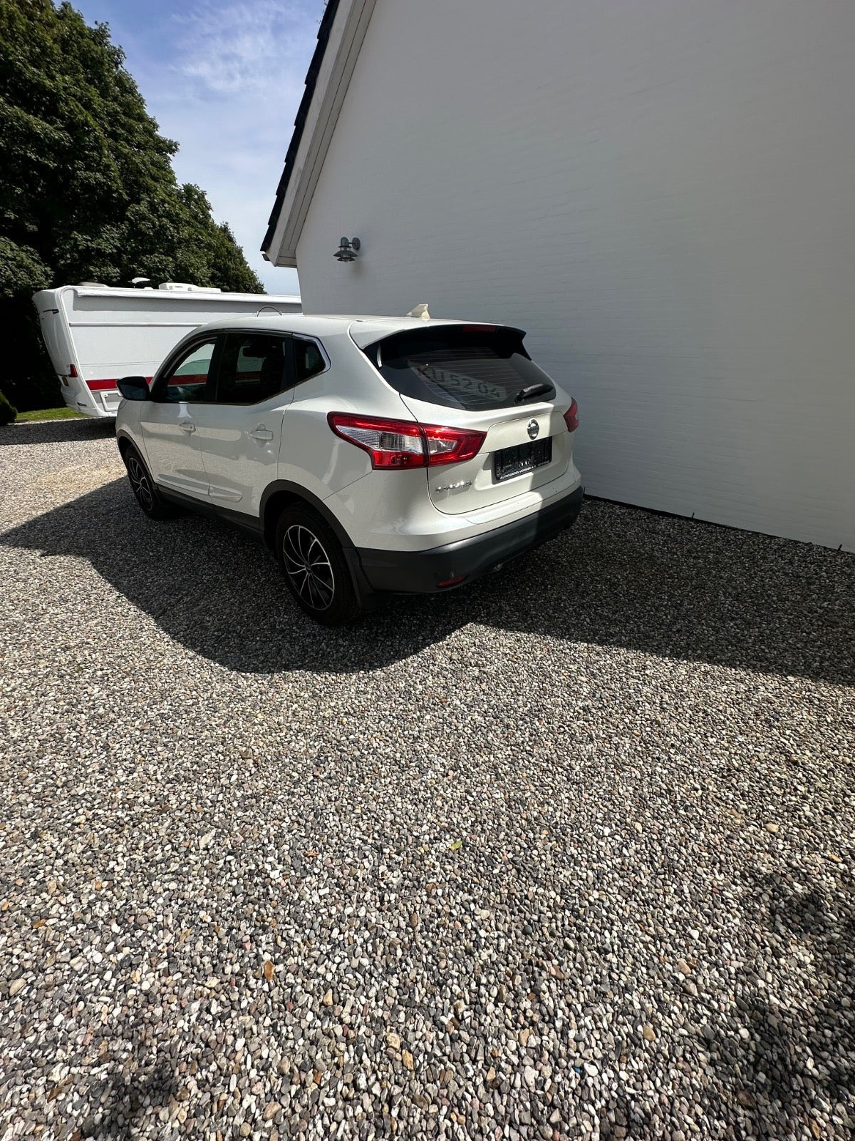 Hvid Nissan Qashqai fra 2014