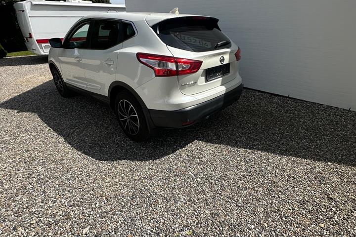Hvid Nissan Qashqai fra 2014