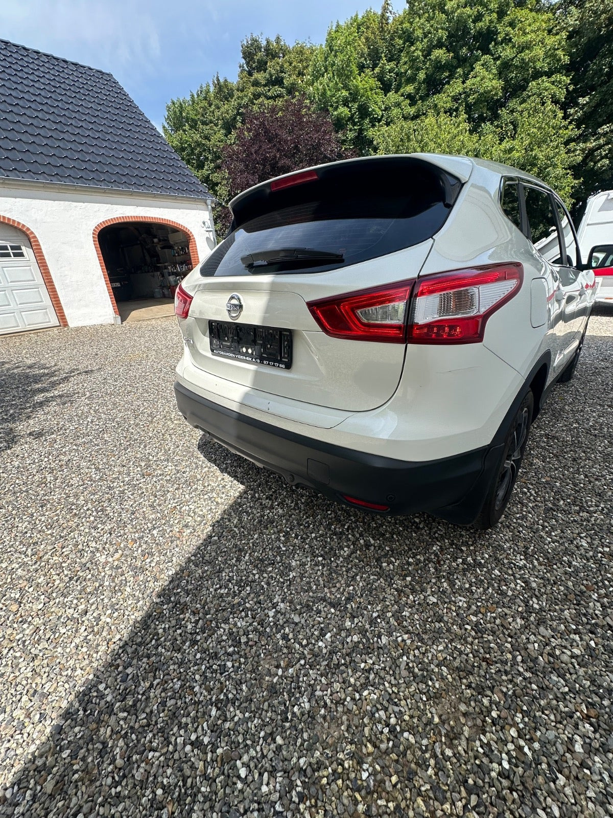 Hvid Nissan Qashqai fra 2014