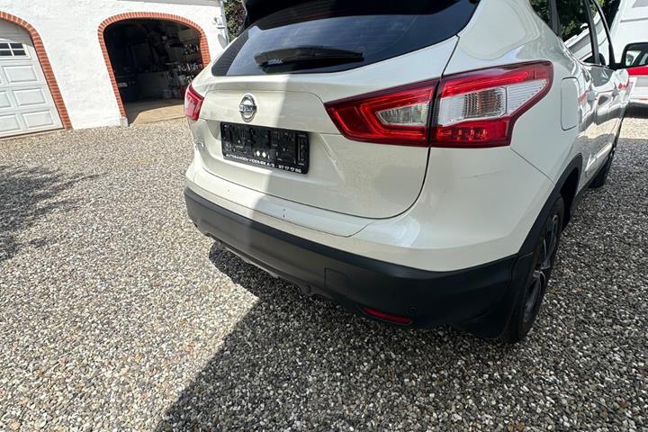 Hvid Nissan Qashqai fra 2014