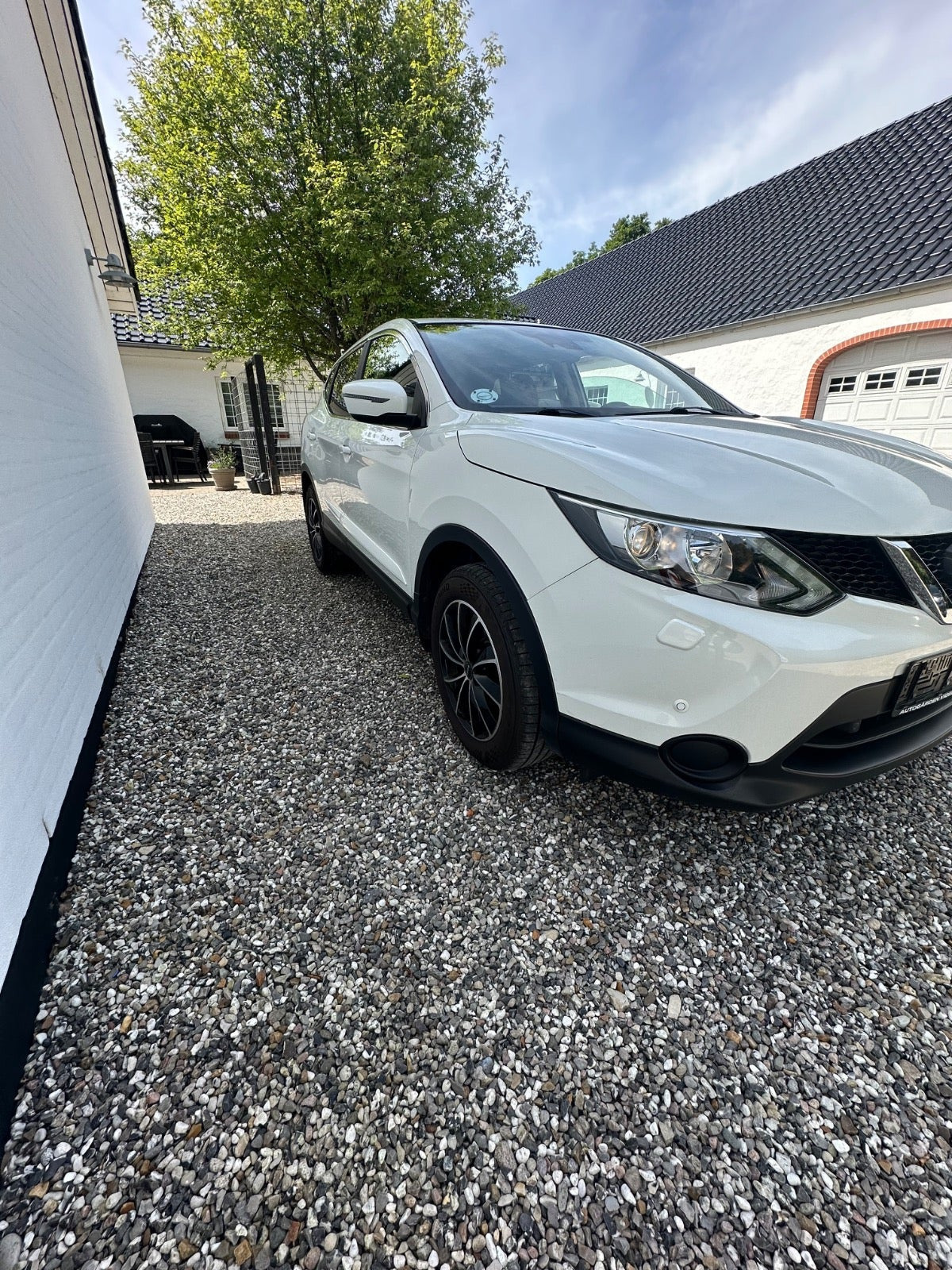 Hvid Nissan Qashqai fra 2014