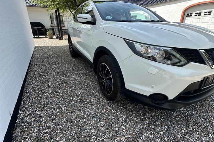 Hvid Nissan Qashqai fra 2014