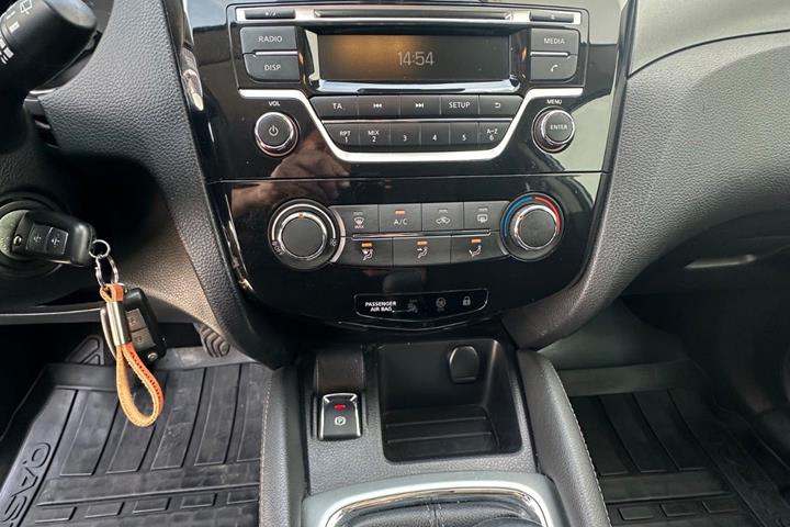 Hvid Nissan Qashqai fra 2014