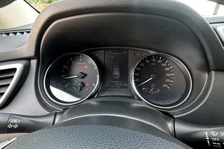 Hvid Nissan Qashqai fra 2014