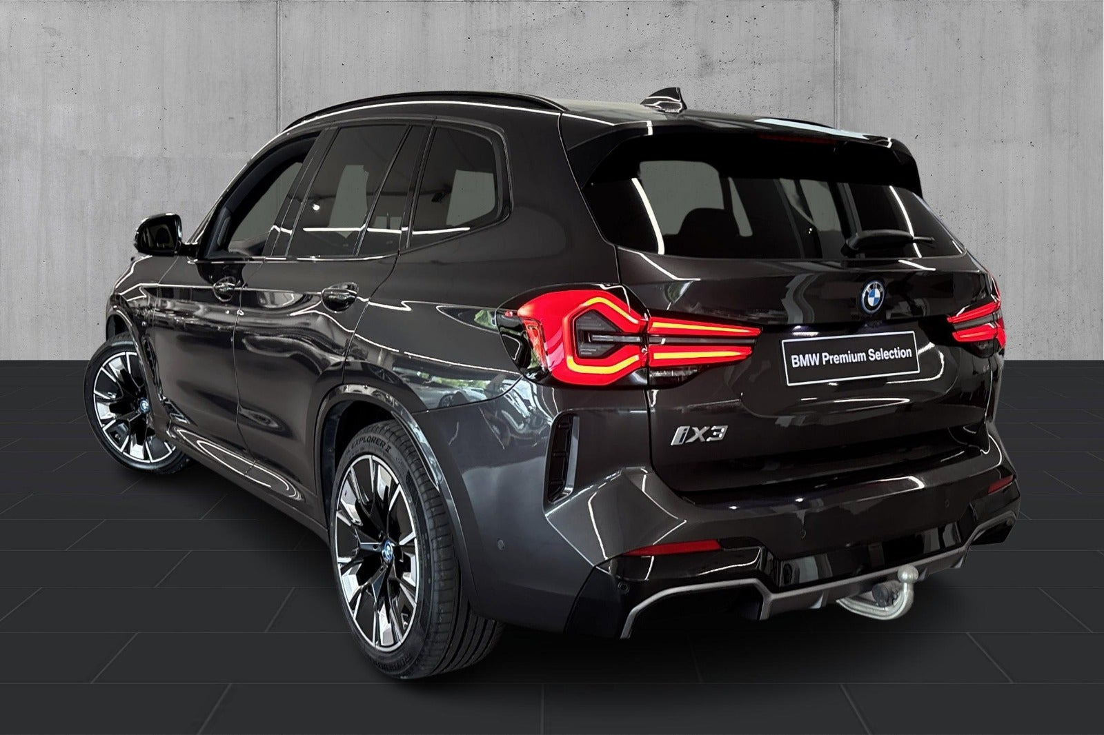 Grå BMW iX3 fra 2023