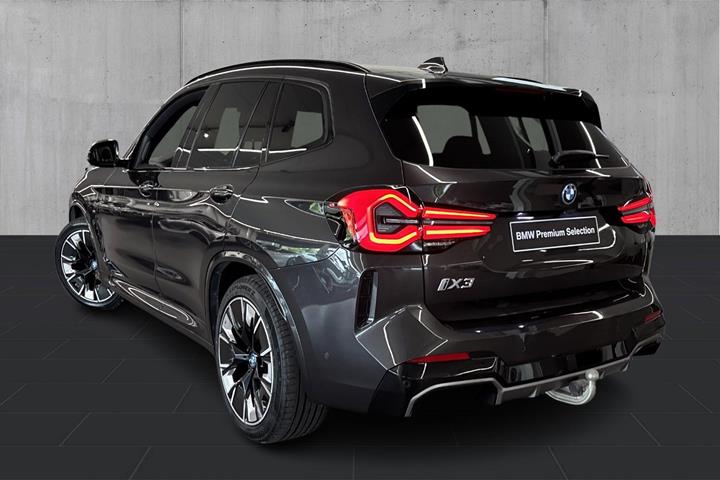 Grå BMW iX3 fra 2023