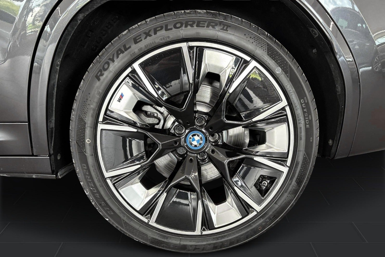 Grå BMW iX3 fra 2023