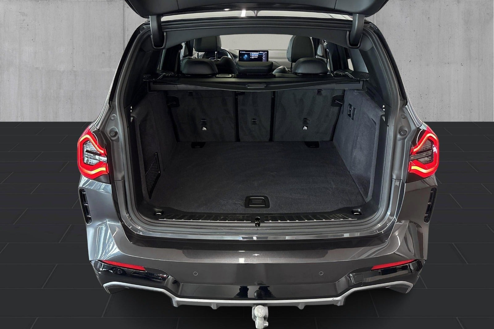 Grå BMW iX3 fra 2023