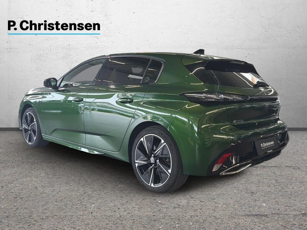 Grøn Peugeot E-308 fra 2023